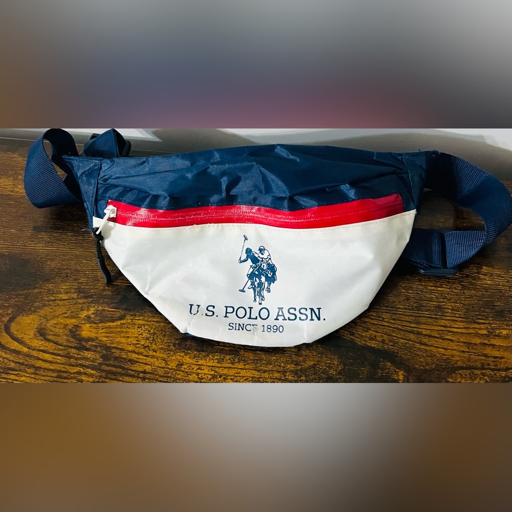 Vintage U.S. Polo Assn. Blue and White Belt Bag with Red Accent - Picture 5 of 9